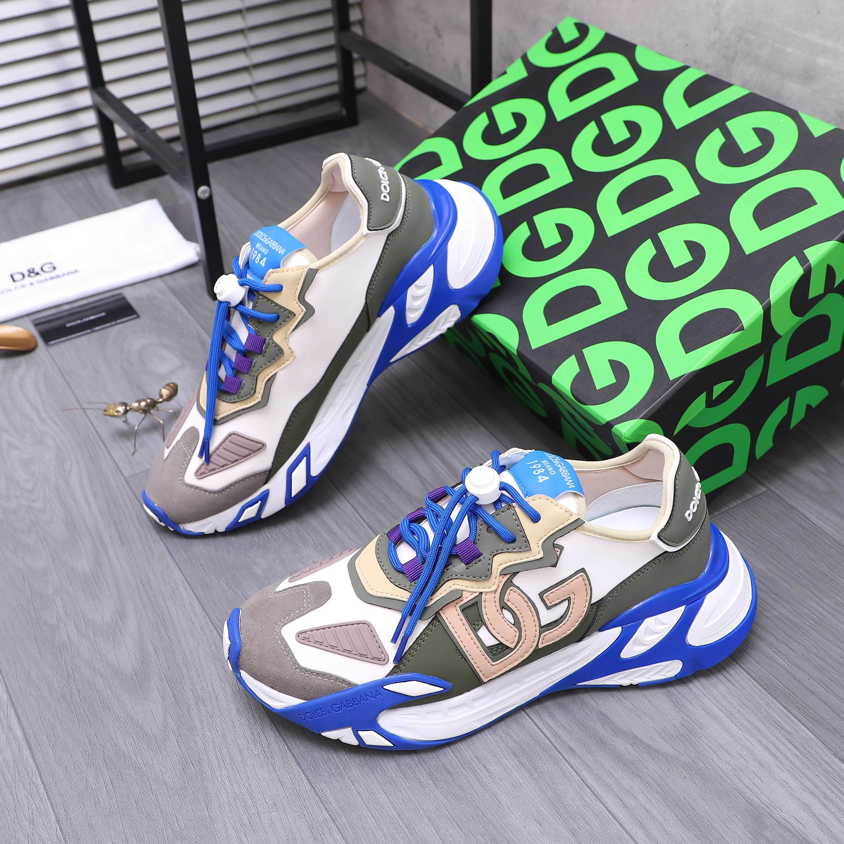 Men's shoes 💰p520 Product trademark: DG (Dolce & Gabbana) couple's casual shoes Regular size: Women's 36-40 Men's 38-46 (45.46 custom-made, non-refundable) Product materials: Selected cowhide stitching upper, leather lining, original rubber outsole